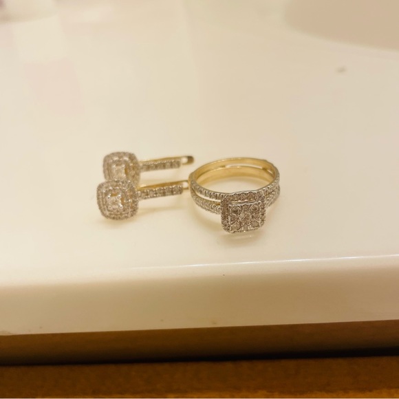 Jewelry - Set of gold ring and earrings with diamonds